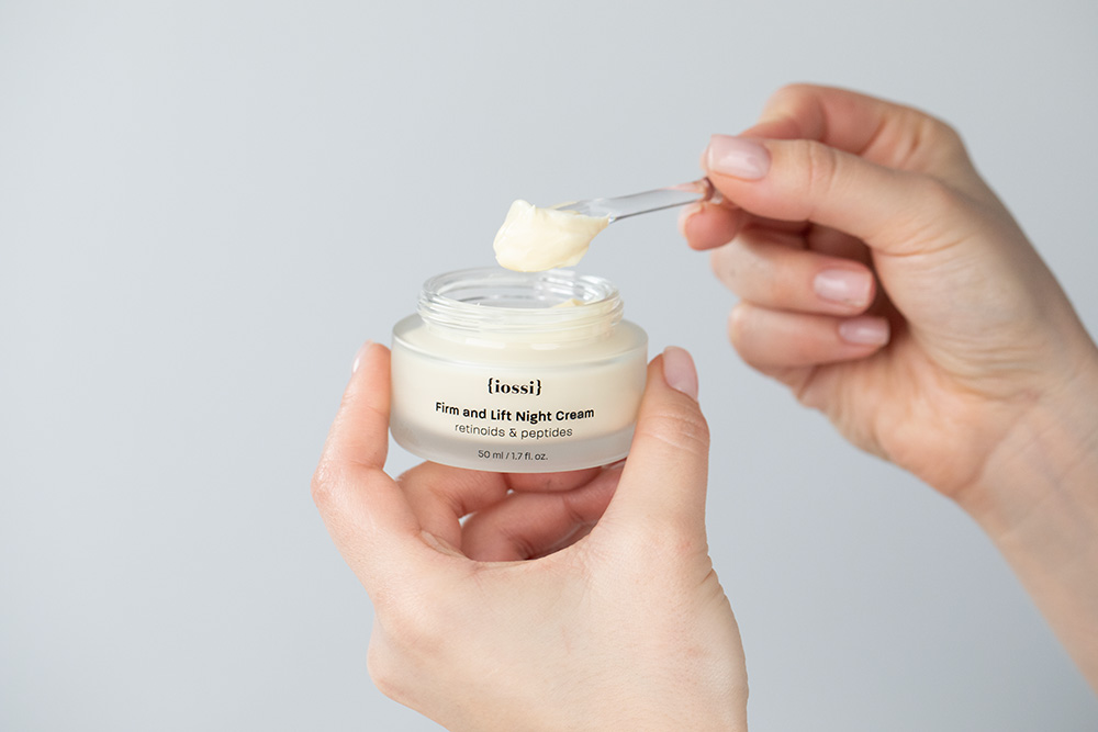 Iossi Q10 Shot Youth Booster Oil Serum + Firm and Lift Night Cream ZESTAW Serum olejowe z koenzymem Q10, wit. C i E, 30 ml + Liftingująco-ujędrniający krem na noc 50 ml