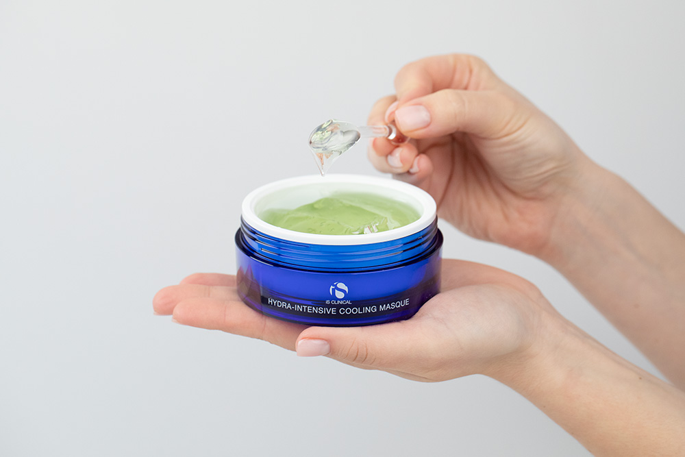 iS Clinical Zabieg Warm Up, Cool Down ZESTAW Preparat głeboko oczyszczający 120 ml + Profesjonalna maska żelowa do użytku domowego 120 g