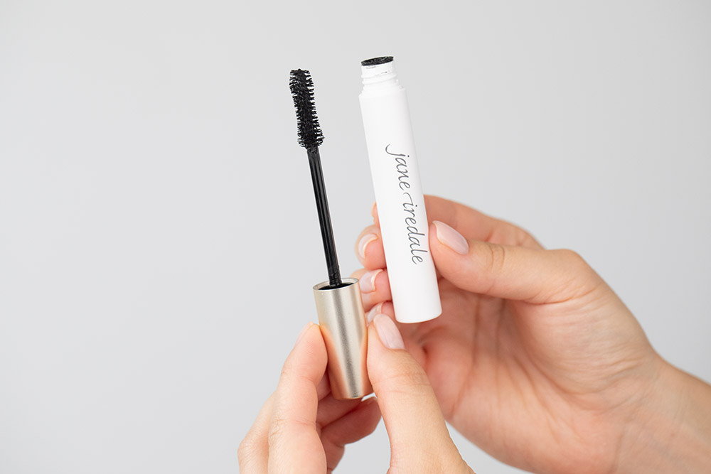 Jane Iredale Pure Lash Extender&Conditioner + Beyond Lash Volumizing Mascara + Roller Topestetic ZESTAW Odżywka do rzęs 9 g + Pogrubiający tusz do rzęs 8 g (kolor Black Ink) + Roller różowy kwarc 1 szt