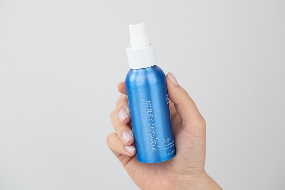 Jane Iredale D2o Hydration Spray Woda do twarzy w spray’u kojąca i nawilżająca 90 ml