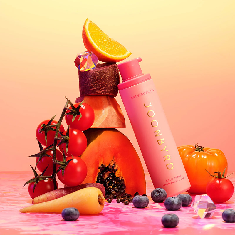 Joonbyrd Kaleidoscope Body Serum Wygładzające serum do ciała o nutach zapachowych drzewa sandałowego, wanilii, jaśminu, peonii i wiśni 100 ml