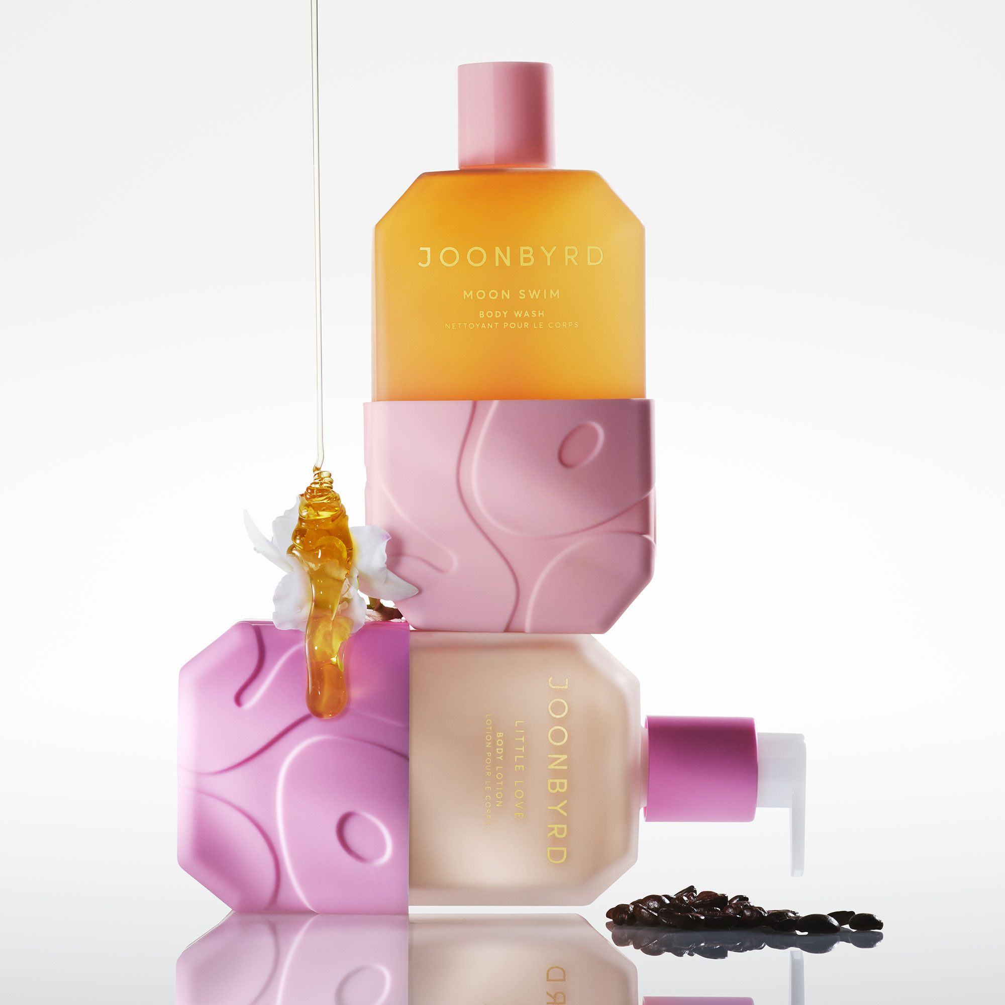 Joonbyrd Moon Swim Body Wash Nawilżający żel pod prysznic o nutach zapachowych wanilii, syropu klonowego, karmelu i kawy 350 ml