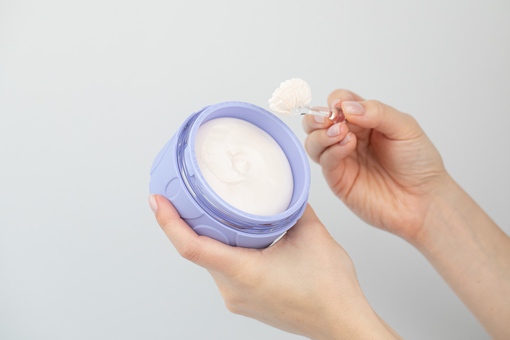 Joonbyrd Sunday Sofa Body Butter Masło do ciała o nutach zapachowych wanilii, piżma, białej lilii, kremowej czekolady i kardamonu 200 ml