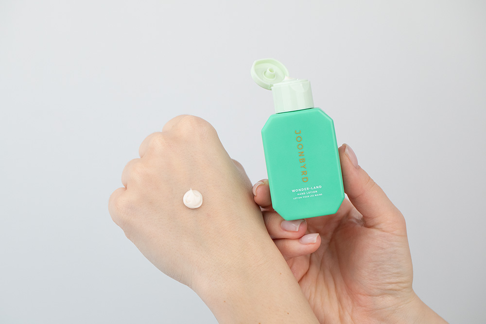 Joonbyrd We Belong Together Essentials Kit ZESTAW Mydło do rąk 50 ml + Balsam do rąk 50ml + Peeling do ciała 30 ml + Masło do ciała 30 ml + Kuracja do dłoni 10 ml