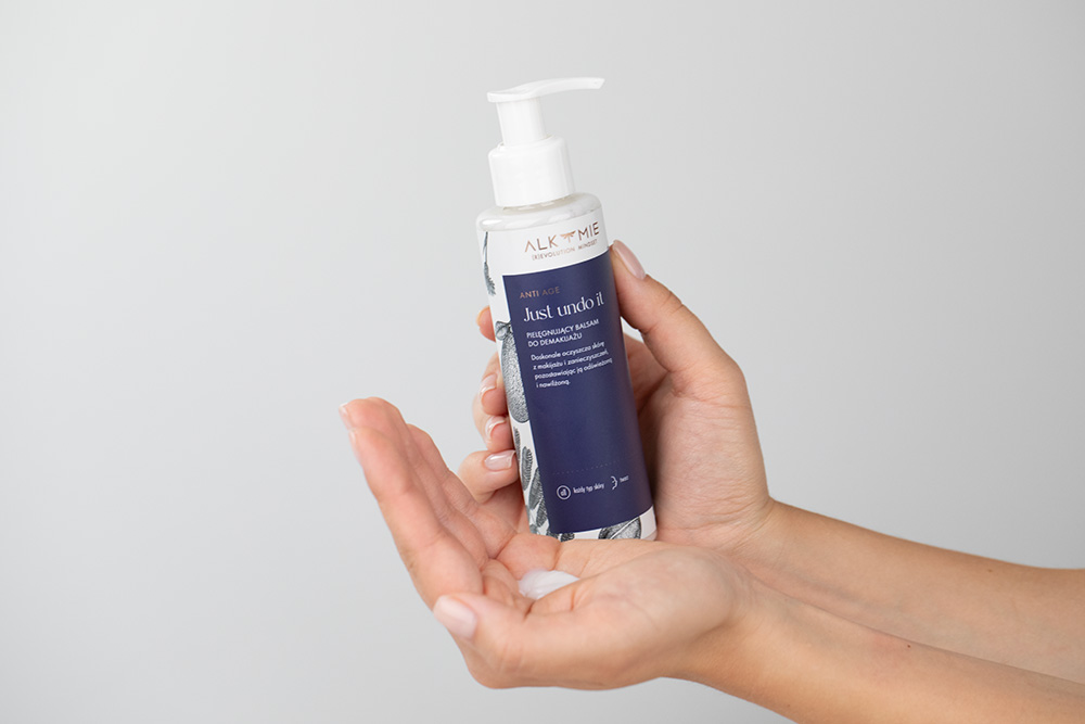 Alkmie Pure Face Towels Blue Box + Just Undo It + Wake Up Shot Travel Size ZESTAW Jednorazowe ręczniki do twarzy 80 szt + Pielęgnujący balsam do demakijażu 150 ml + Serum z potrójną witaminą C 5 ml