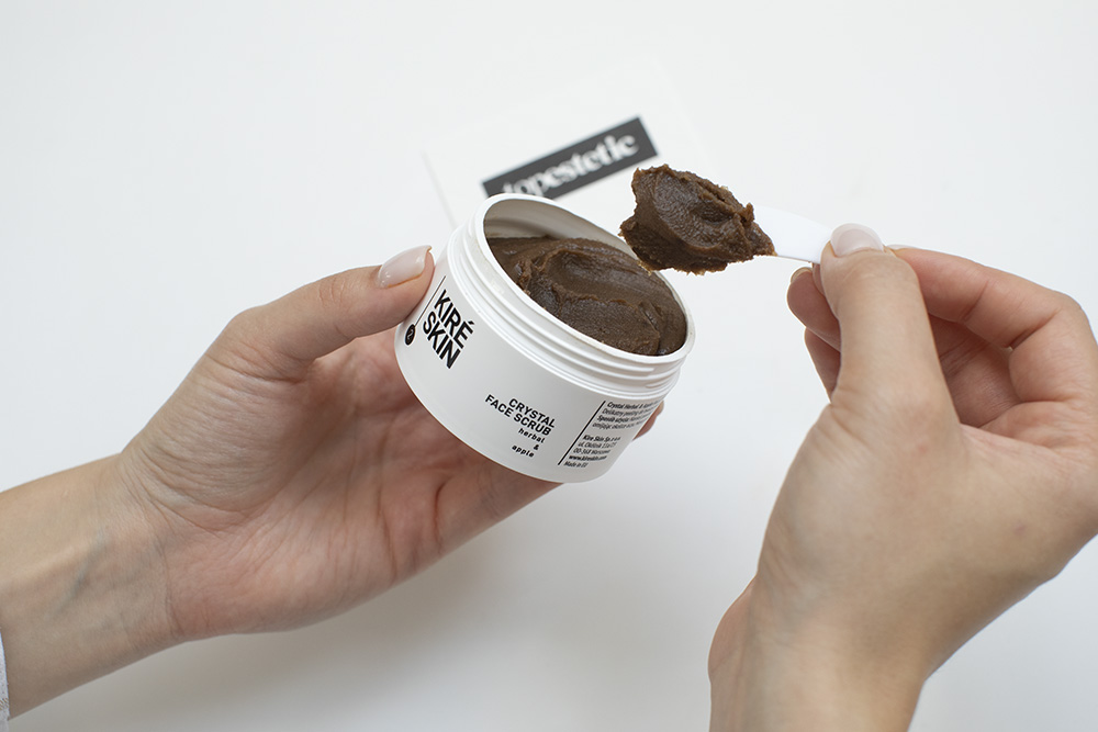 Kire Skin Crystal Face Scrub Herbal and Apple Kryształowy peeling do twarzy, zioła i jabłko 100 g