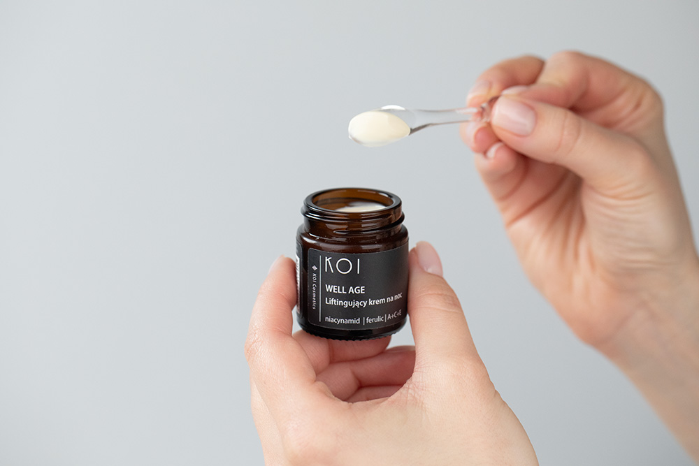 Koi Liftingujący krem na noc Niacynamid, ferulic, witaminy A+C+E 30ml