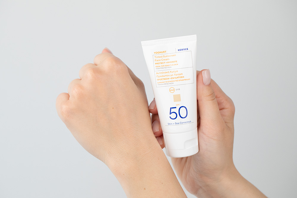 Korres Tinted Sunscreen Face Cream SPF 50 Koloryzujący krem ochronny do twarzy 50 ml