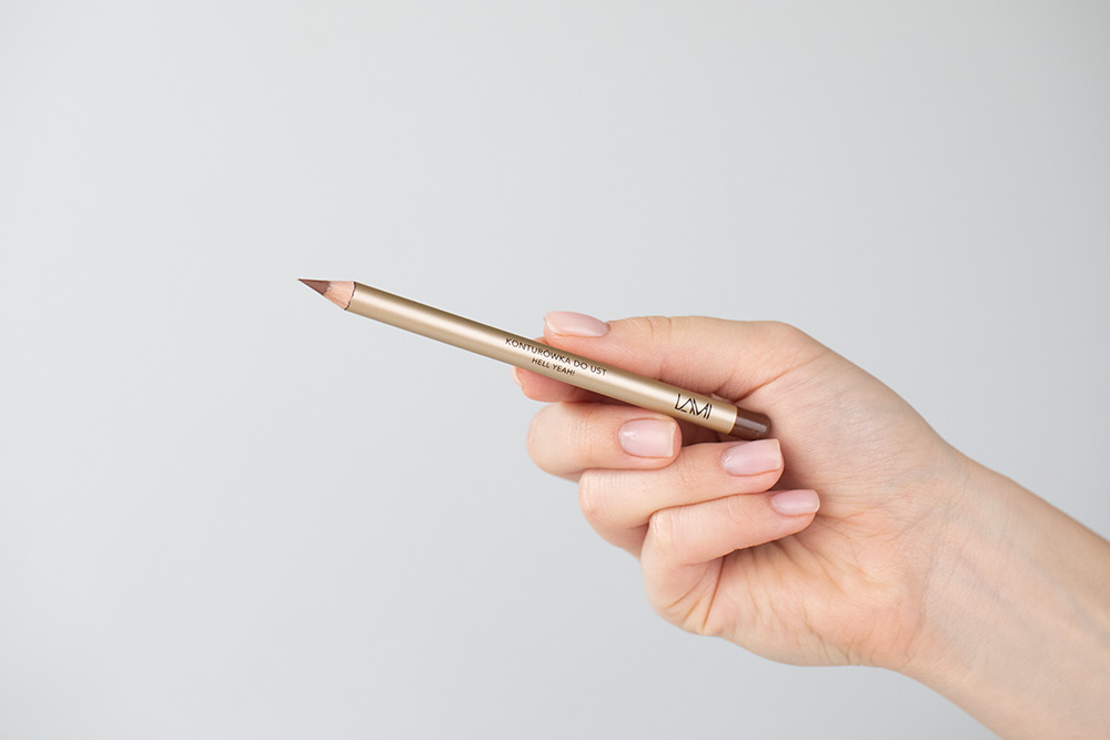 Lami Cosmetics Classic Nude Lip Kit ZESTAW Konturówka HELL YEAH! (kolor Karmel) 1,4 g + Pomadka - Classic Nude (04) 5 g