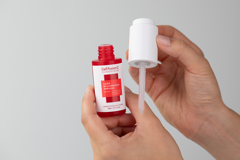 Cell Fusion C Calming Down Cream + Laser Rejuvenation Ampoule ZESTAW Krem łagodzący do skóry wrażliwej 50 ml + Serum regenerujące do skóry starzejącej się oraz po zabiegach 30 ml + Kosmetyczka 1 szt