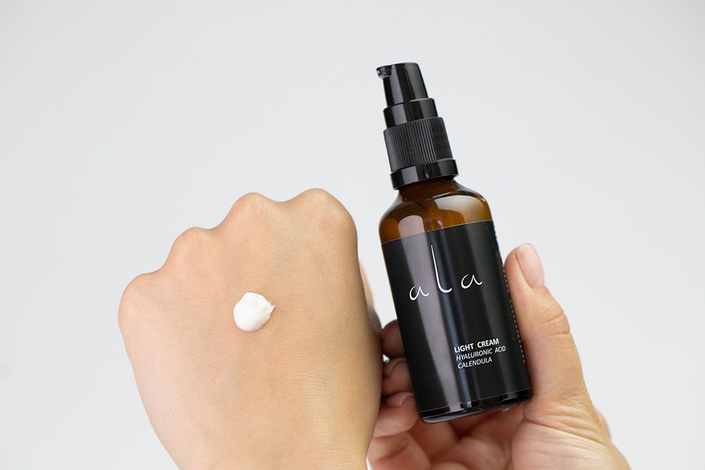 Ala Gentle Scrub + Acne Skin Elixir + Light Cream ZESTAW Drobnoziarnisty peeling z kwasami 50 ml + Eliksir przeciw niedoskonałościom 50 ml + Lekki krem nawilżający 50 ml