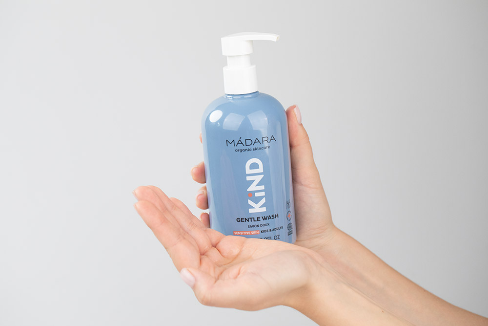 Madara Kind Gentle Wash + Kind Hydra Lotion ZESTAW Płyn do mycia dla niemowląt i dzieci 390 ml + Balsam nawilżający dla niemowląt i dzieci 175 ml