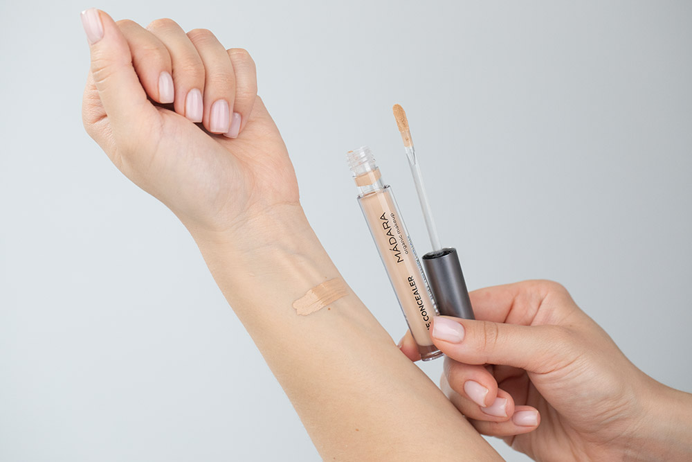 Madara The Concealer Luminous Perfecting Korektor (kolor 35 Honey) 4 ml