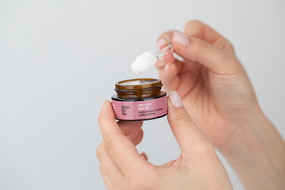 Make Me Bio Pink Care Set ZESTAW Krem 60 ml + Płyn 200 ml + Serum 15 ml + Olejek 100 ml + Pod Oczy 15 ml + Masło 230 ml + Roller 10 ml + Hydrolat 200 ml + kosmetyczka 1 szt