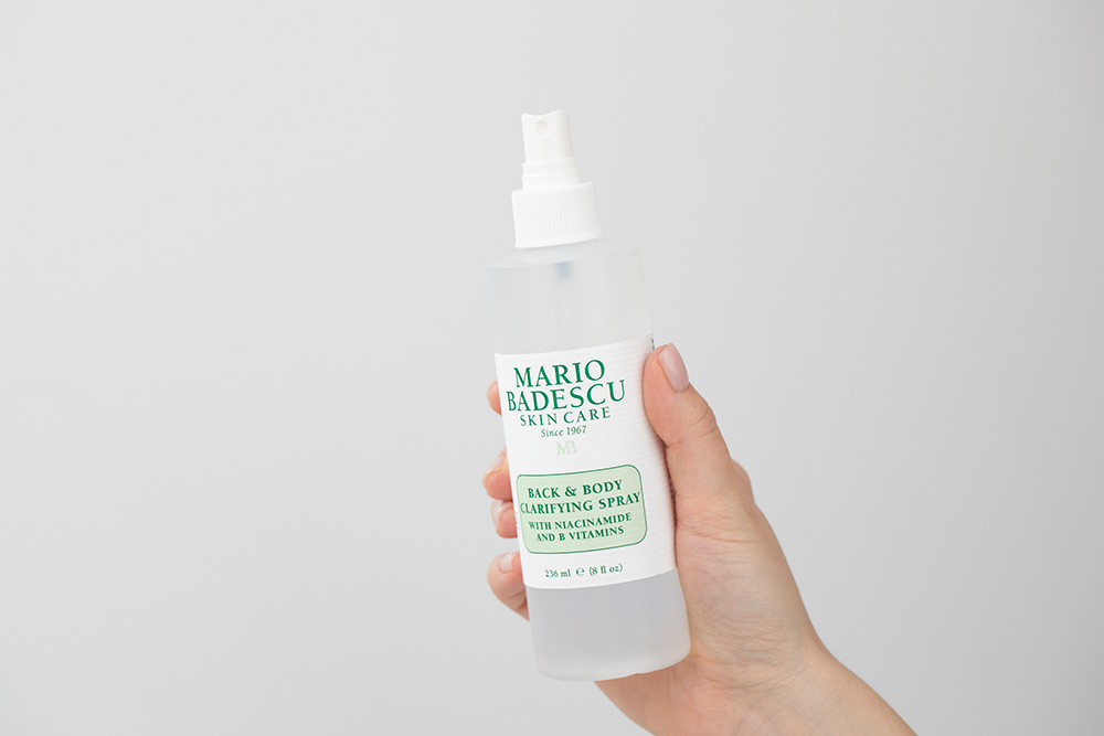 Mario Badescu Back And Body Clarifying Spray With Niacinamide And B-Vitamins Przeciwtrądzikowy spray do ciała i pleców 236 ml