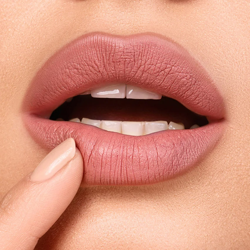 Lami Cosmetics Feisty Lip Kit ZESTAW Konturówka YES, PLEASE! (kolor Beżowo-różowa) 1,4 g + Pomadka - Feisty (09) 5 g