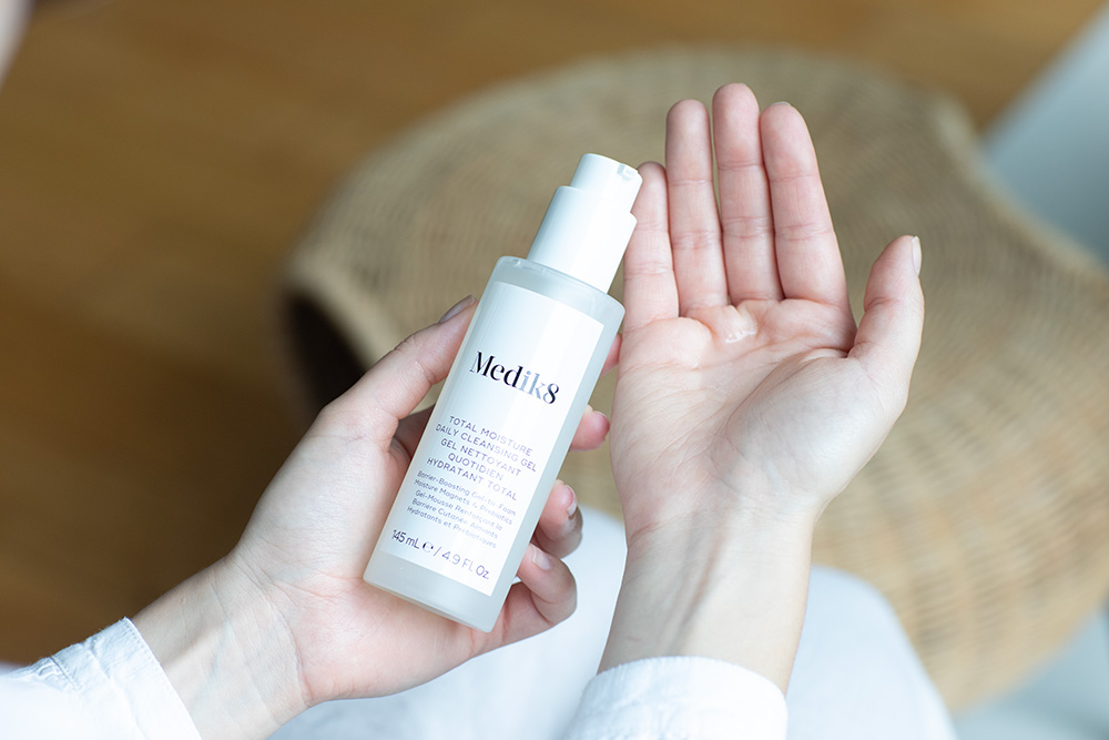 Medik8 Total Moisture Cleansing Gel Uniwersalny żel oczyszczający o działaniu nawilżającym 145 ml