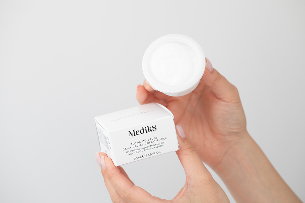 Medik8 Total Moisture Daily Facial Cream Refill Dogłębne nawilżenie skóry rano i wieczorem 50 ml