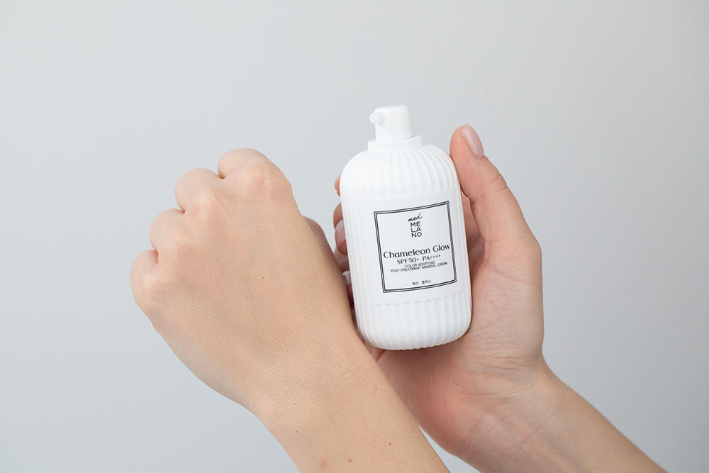 MedMelano Chameleon Glow! Color Adapting Post - Treatment Mineral Cream SPF 50+ PA ++++ Mineralny, pozabiegowy krem fotoprotekcyjny adaptujący się do koloru skóry 50 ml