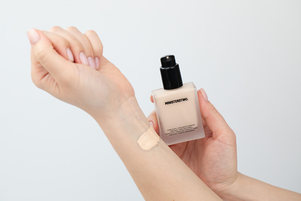 Ministerstwo Dobrego Mydła Hydrocolor C+ Moisturizing Foundation Nawilżający podkład do twarzy (kolor 20 Vanilla Pudding) 30 ml