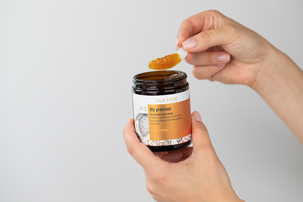 Alkmie Suny Skin ZESTAW Odżywczy peeling myjący do ciała 200 g + Masło regenerująco-brązujące do ciała 180 ml + Serum z potrójną witaminą C 5 ml