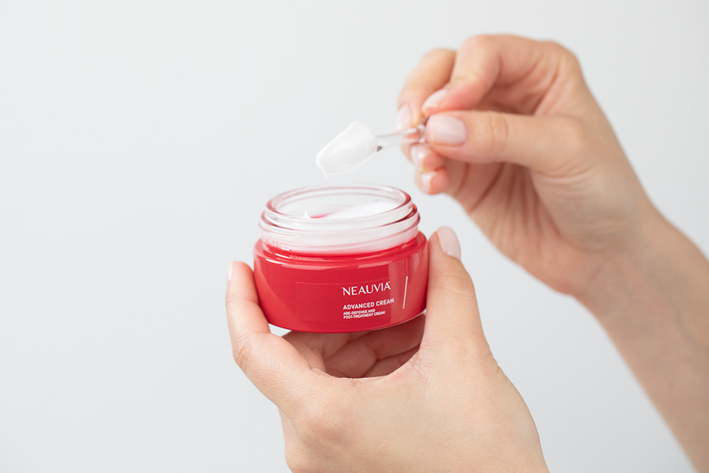 Neauvia Ujędrnienie i Odbudowa ZESTAW Rozświetlające i antyoksydacyjne serum z witaminą C 30 ml + Zaawansowany krem do twarzy 50 ml