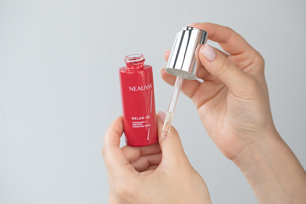 Neauvia Ochrona i Rozświetlenie ZESTAW Serum dla skór z przebarwieniami i objawami fotostarzenia 30 ml + Serum regenerujące po zabiegach z ochroną przeciwsłoneczną 50 ml