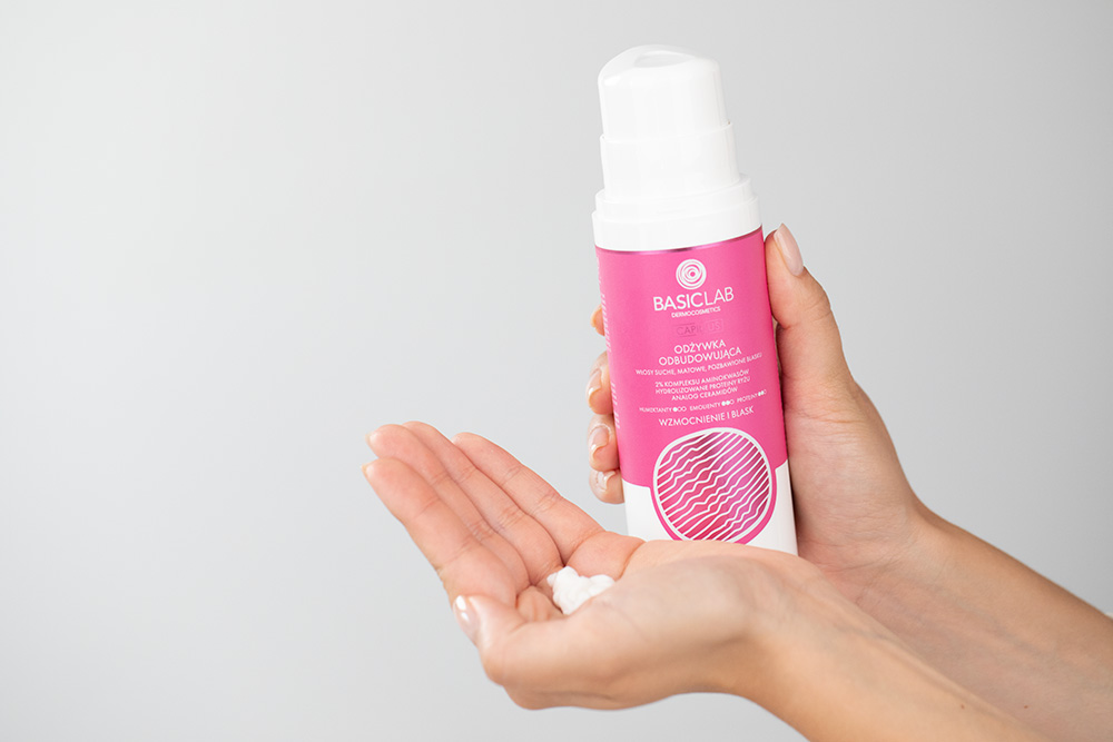 BasicLab Odżywka Odbudowująca Wzmocnienie i blask 250 ml