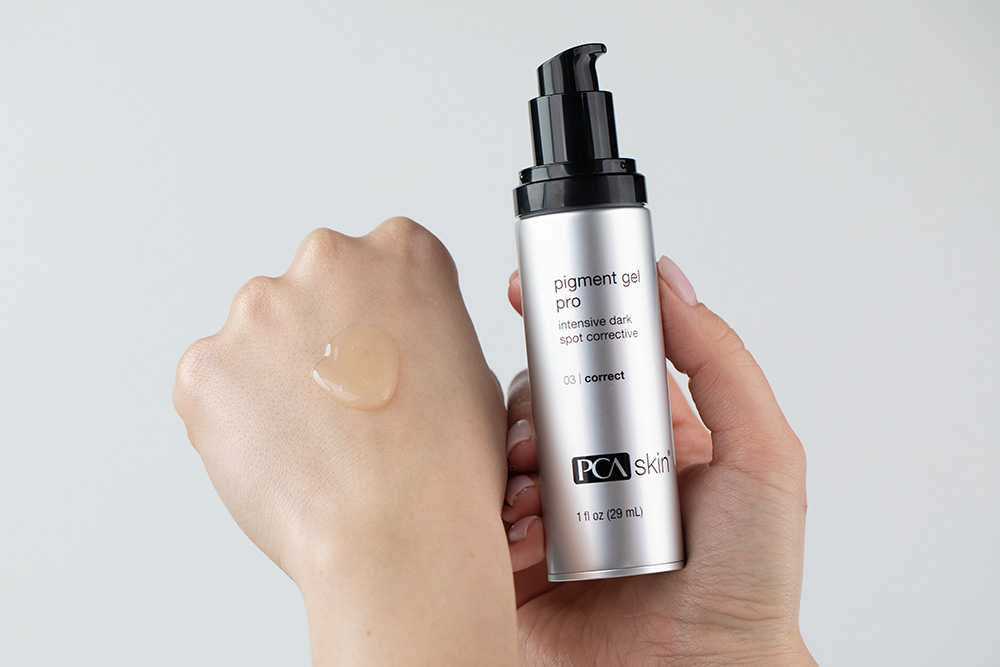 PCA Skin Ideal Complex: Revitalizing Eye Gel + Pigment Gel Pro ZESTAW Rewitalizujący żel pod oczy 14,2 g + Serum korygujące o właściwościach rozjaśniających 29 ml + Kosmetyczka 1 szt
