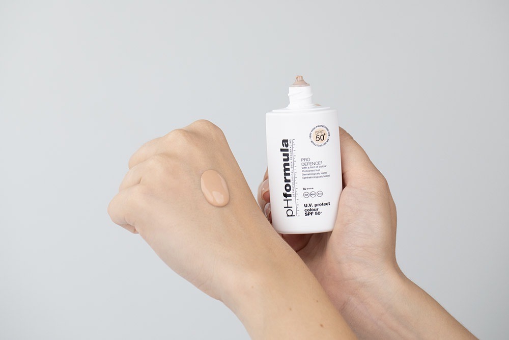 pHformula PRO DEFENCE3 U.V Protect Colour SPF 50+ Lekki krem koloryzujący 50 ml