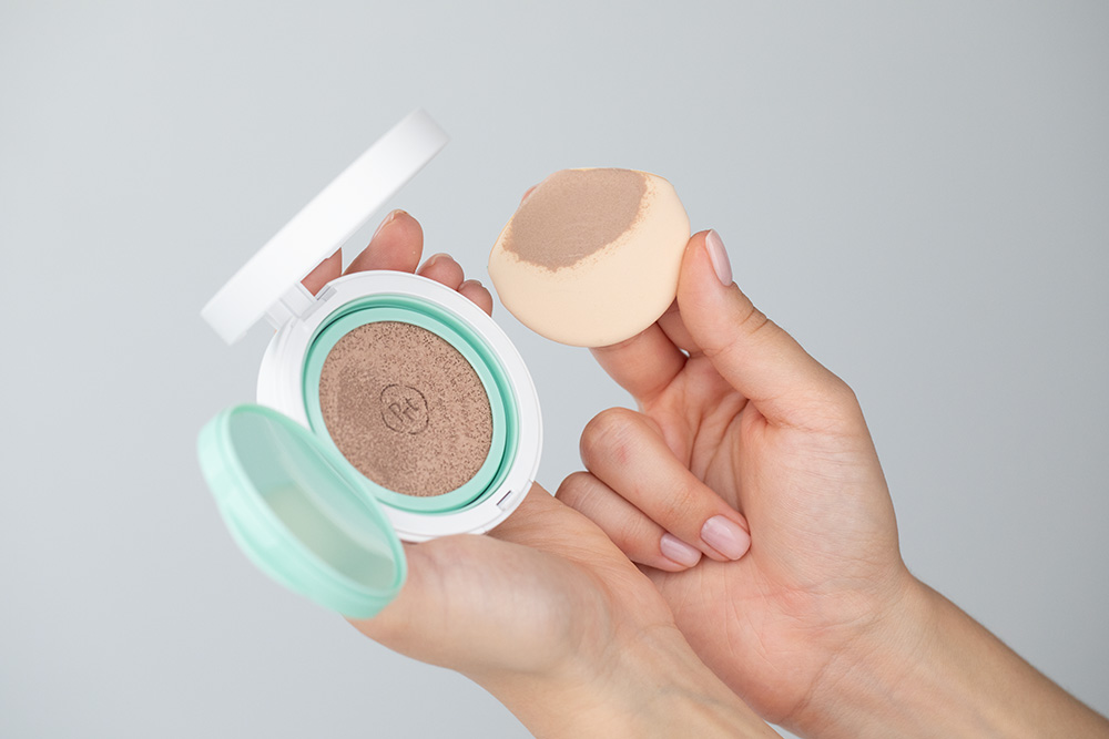 Purito Seoul Wonder Releaf Centella BB Cushion Kompaktowy regenerujący krem BB (kolor 23 Natural Beige) 2x 15 g