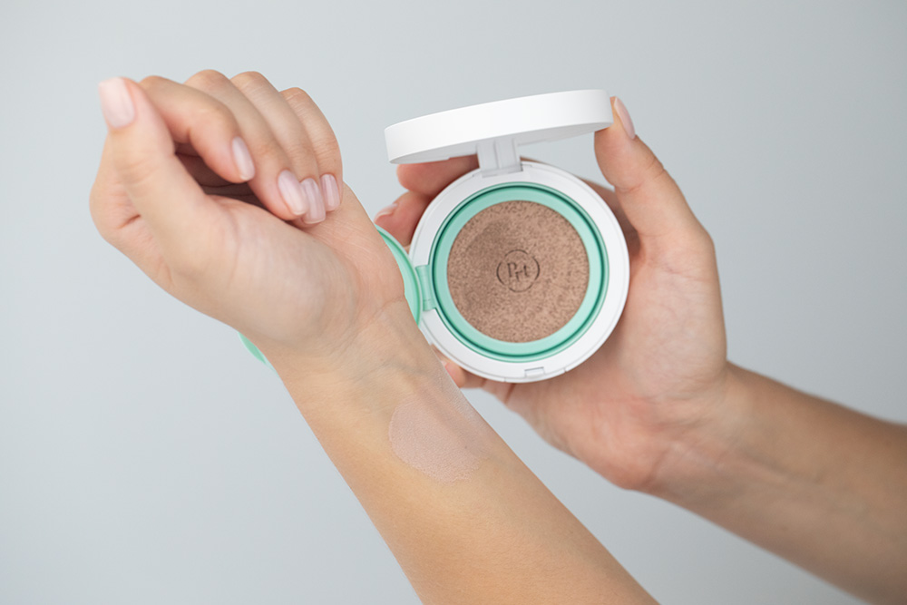 Purito Seoul Wonder Releaf Centella BB Cushion Kompaktowy regenerujący krem BB (kolor 23 Natural Beige) 2x 15 g