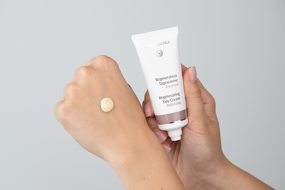 Dr Hauschka Regenerating Intensive Day Cream Regenerujący intensywny krem na dzień 40 ml