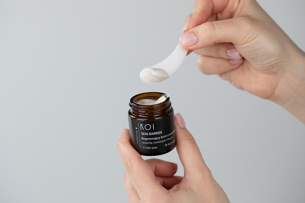 Koi Skin Barrier + Drobnoziarnisty Peeling ZESTAW Regenerujący krem z ceramidami 30 ml + Peeling 60 ml