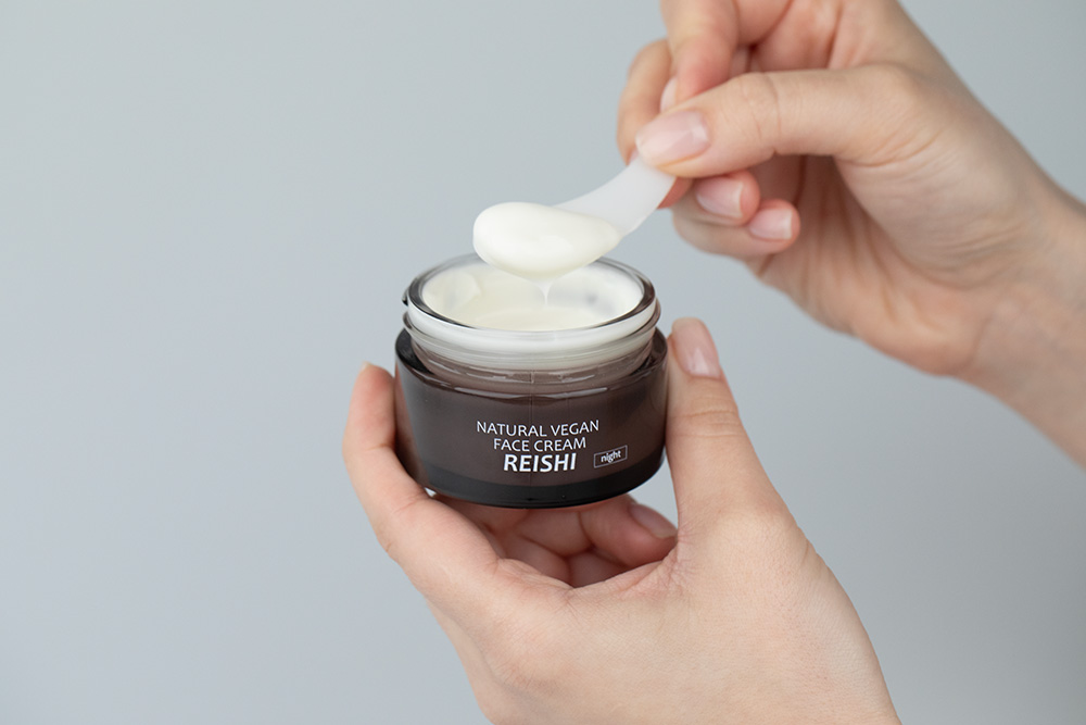 Orientana Regenerujący ZESTAW Regenerujący booster reishi i fioletowy ryż na noc 30 ml + Naturalny wegański krem do twarzy na dzień 50 ml