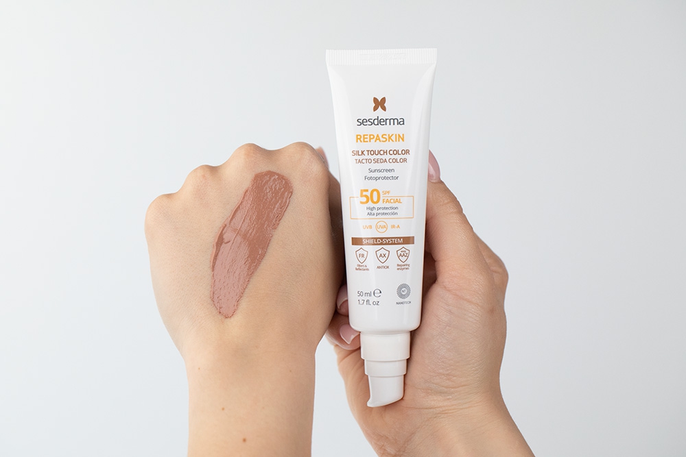 Sesderma C-VIT Liposomal Serum + Repaskin Silk Touch Color SPF 50 ...