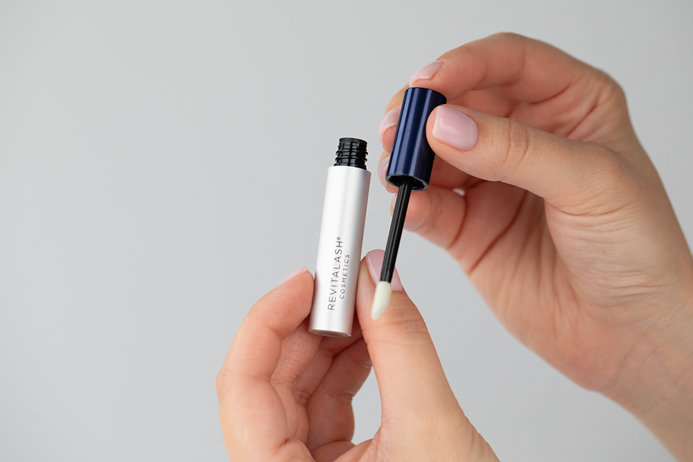 Revitalash Eyelash + Brow + Hair Advanced Care ZESTAW Odżywka stymulująca wzrost rzęs 1,0 ml + Odżywka stymulująca wzrost brwi 1,5 ml + Zagęszczająca odżywka 250 ml