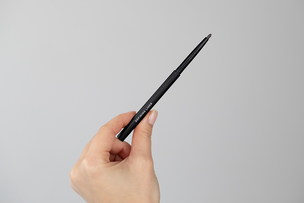 Revitalash Defining Liner Eyeliner Napigmentowany eyeliner w formie kremowej kredki (ciemnobrązowa) 0,3 g