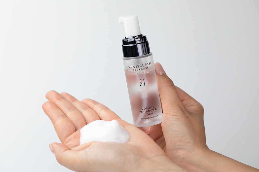 Revitalash RevitaLash Volume Enhancing Foam Pianka stymulująca wzrost włosów 55 ml