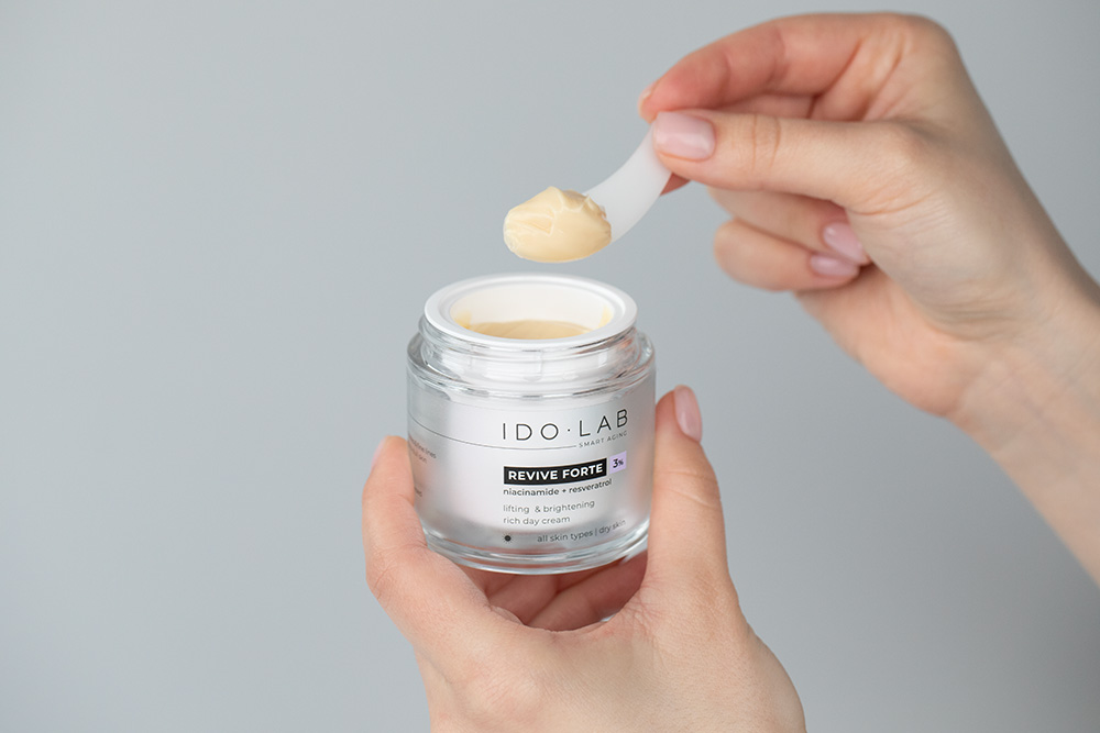 Ido Lab Pielęgnacja Liftingująco - Rozjaśniająca ZESTAW Liftingujący i rozjaśniający krem na dzień 50 ml + Wygładzające i rozjaśniające serum 30 ml + Rewitalizujący krem pod oczy 15 ml