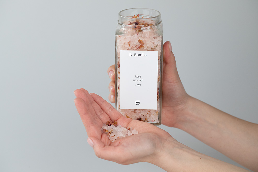 La Bomba Natural Monoi Vitamine E + Rose ZESTAW Olej Monoi 230 g + Sól do kąpieli 580 g