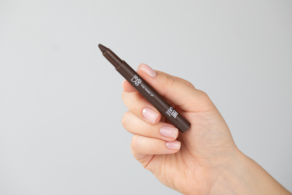 RVB LAB Make Up More Than This Kremowy cień w sztyfcie (nr 62 - Brąz) 0,8 ml