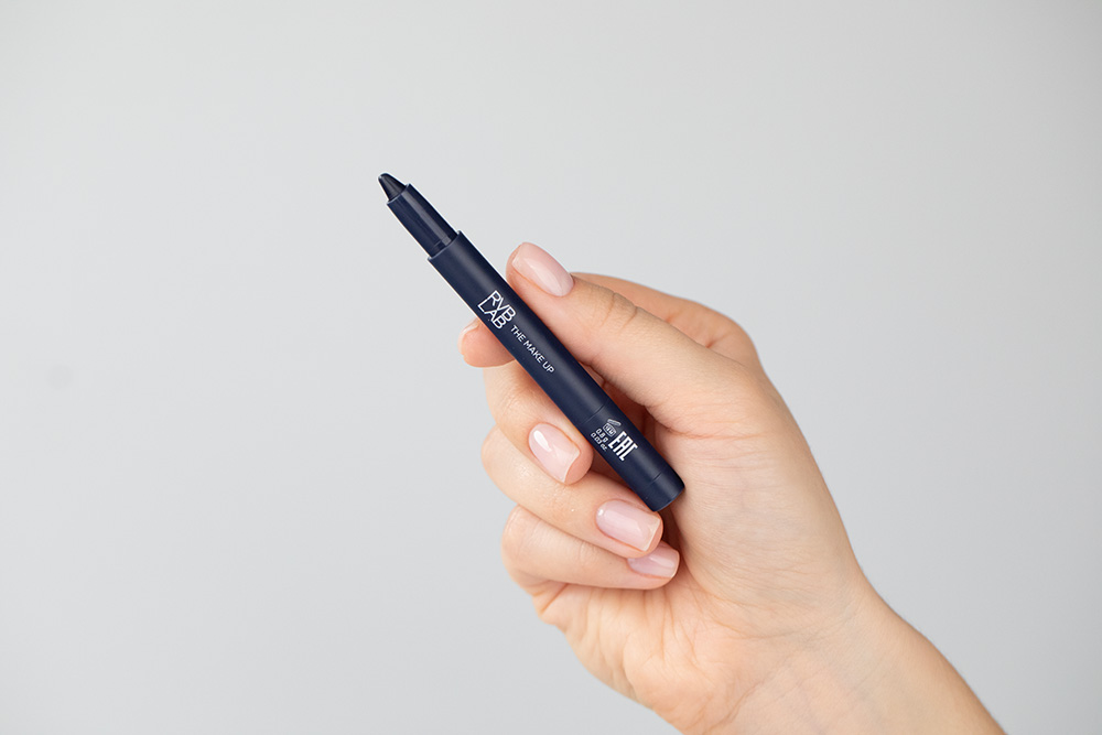 RVB LAB Make Up More Than This Kremowy cień w sztyfcie (nr 63 - Granat) 0,8 ml