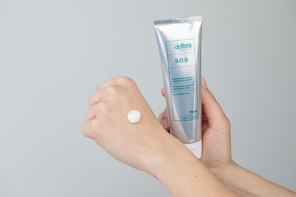 Dottore Regeneracja - Wersja Prezentowa ZESTAW Masło do twarzy i ciała 50 ml + Płyn micelarny dla skóry wrażliwej 200 ml + Krem przyspieszający regenerację naskórka 75 ml