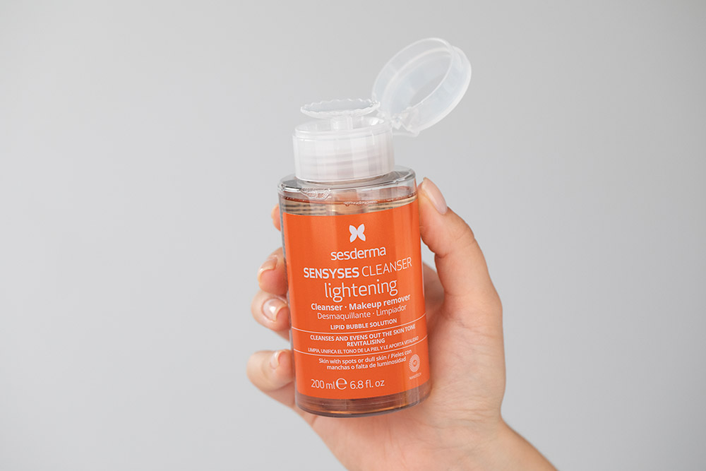 Sesderma Pielęgnacja Ujędrniająca Skóry Dojrzałej ZESTAW Serum liposomowe liftingujące 30 ml + Krem do twarzy 50 ml + Żel kontur oczu 15 ml + Płyn oczyszczający do skóry z przebarwieniami 200 ml