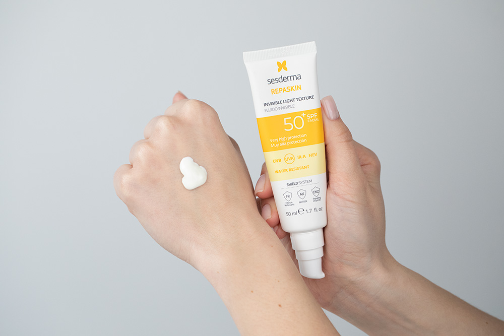 Sesderma Retisil Intensive Pro-Aging Serum + Repaskin Fluido Invisible SPF 50+ New ZESTAW Intensywne serum ujędrniające 30 ml + Emulsja 50 ml