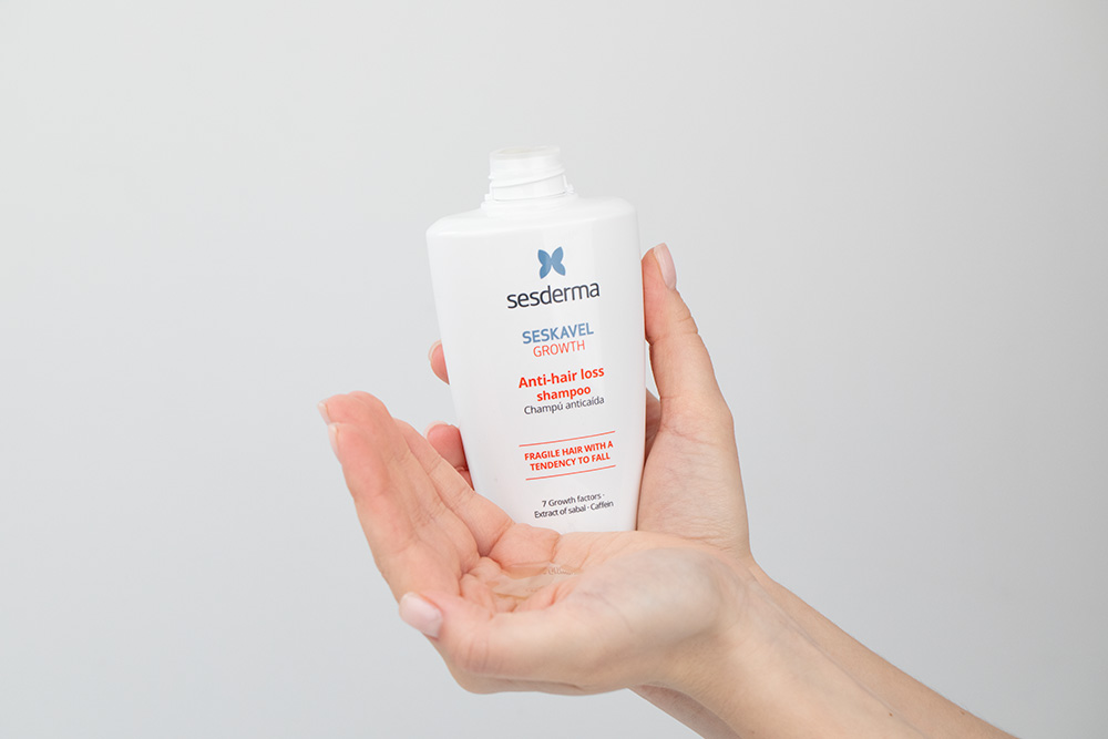 Sesderma Seskavel Anti-Hair Loss Shampoo Szampon przeciw wypadaniu włosów 200 ml