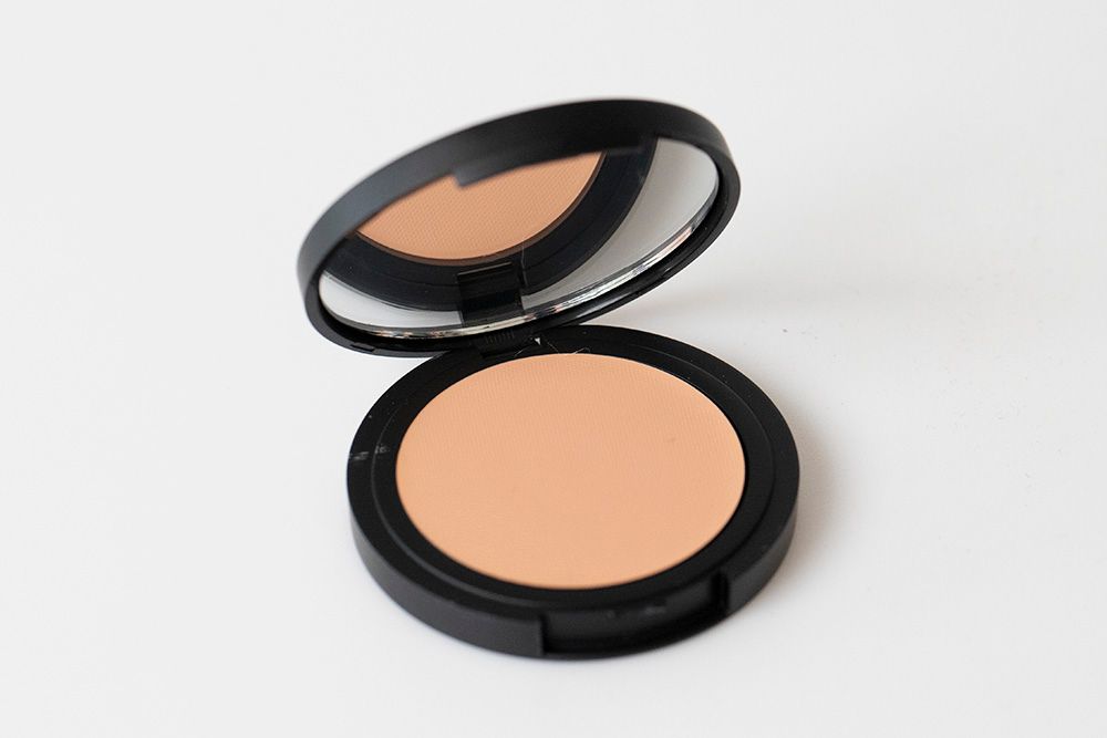 Skeyndor Vitamin C Brightening Compact Concealer Rozświetlający korektor w kompakcie (kolor 02) 4,2 g