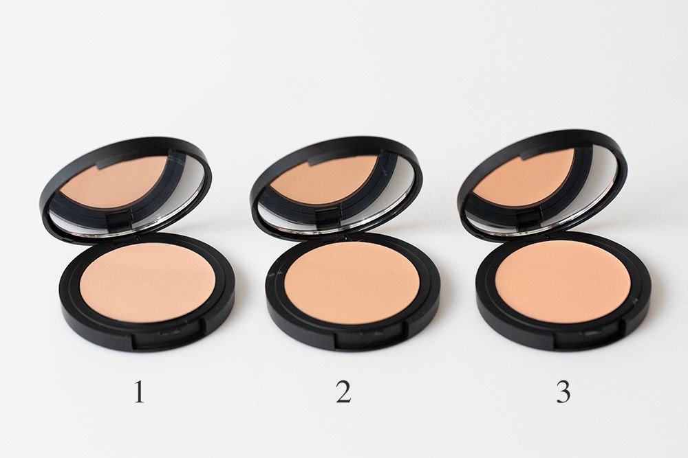 Skeyndor Vitamin C Brightening Compact Concealer Rozświetlający korektor w kompakcie (kolor 03) 4,2 g