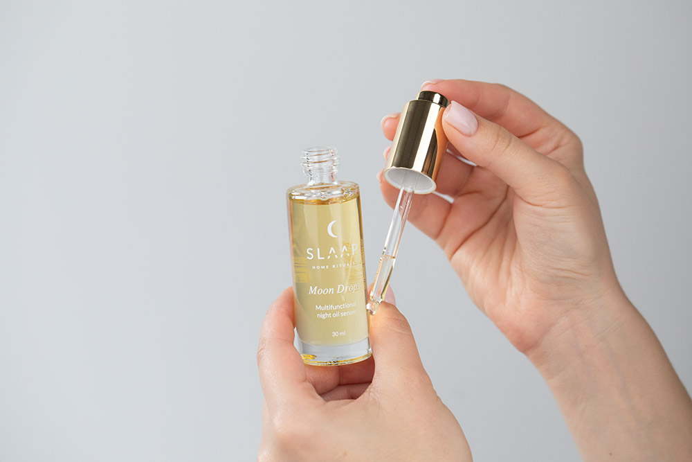 Slaap Reusable Eye Patches + Moon Drops ZESTAW Wielorazowe płatki pod oczy 2 szt + Wielozadaniowe serum olejowe na noc 30 ml